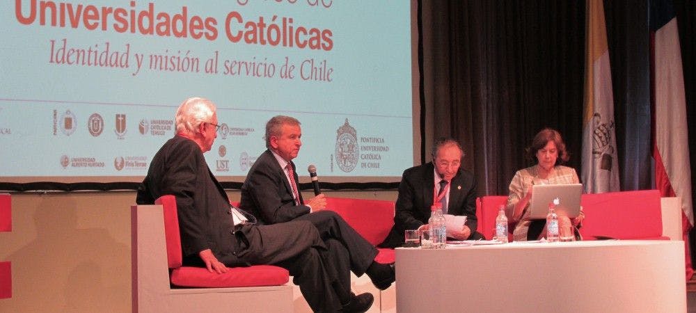 Director de Clapes UC participa en Congreso de Ues.Católicas