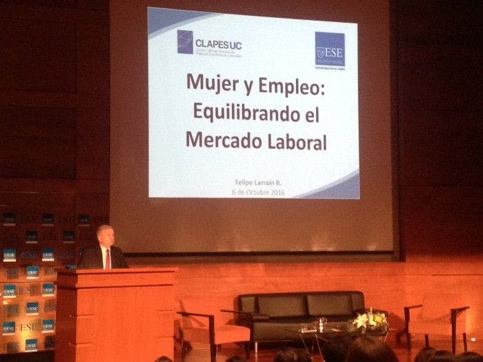 Felipe Larraín analiza la participación laboral femenina
